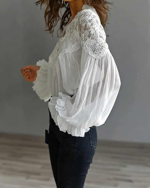 Liv - Blouse met bloemenkant en lantaarnmouwen