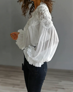 Liv - Blouse met bloemenkant en lantaarnmouwen