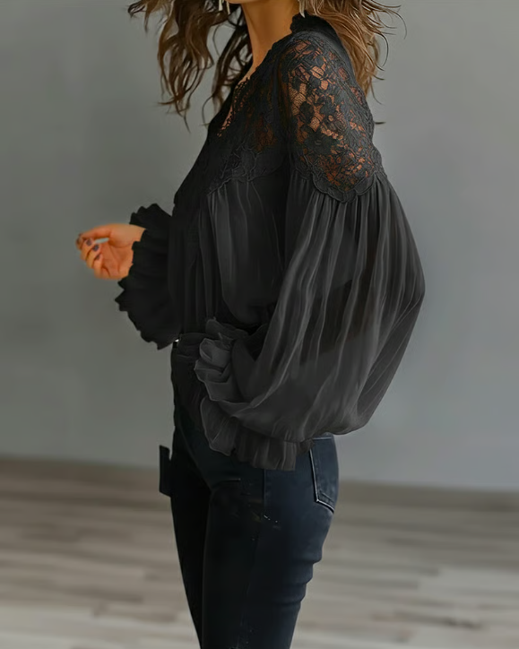 Liv - Blouse met bloemenkant en lantaarnmouwen